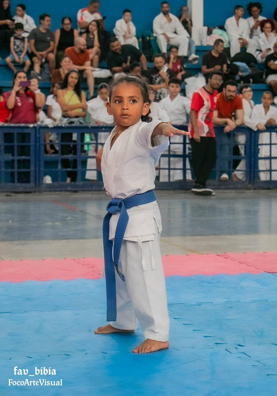 Crianças e participantes das atividades de karatê do Instituto Madhu — registro 8