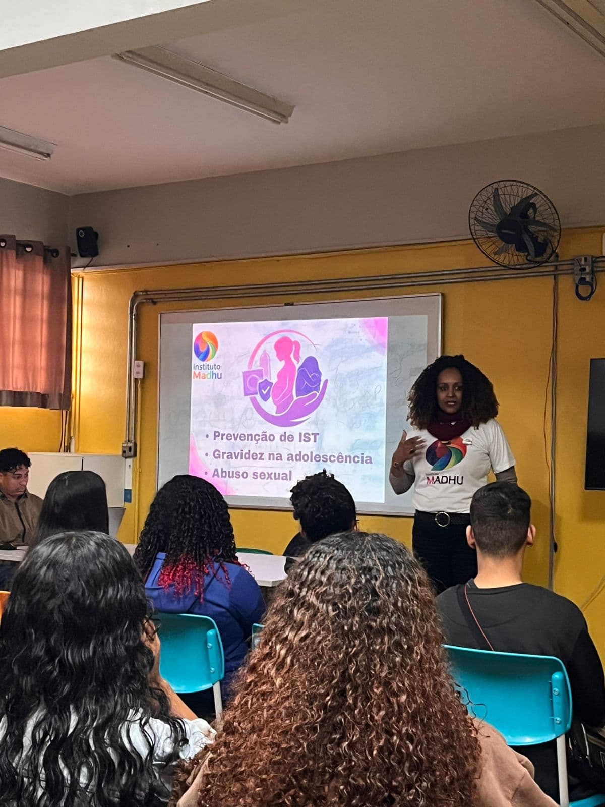 Palestra preventiva realizada com estudantes — registro 3